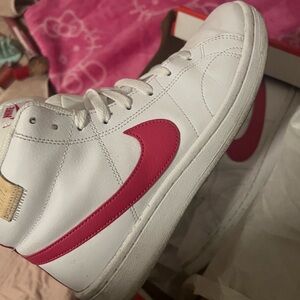 Women’s Nike court royal mid